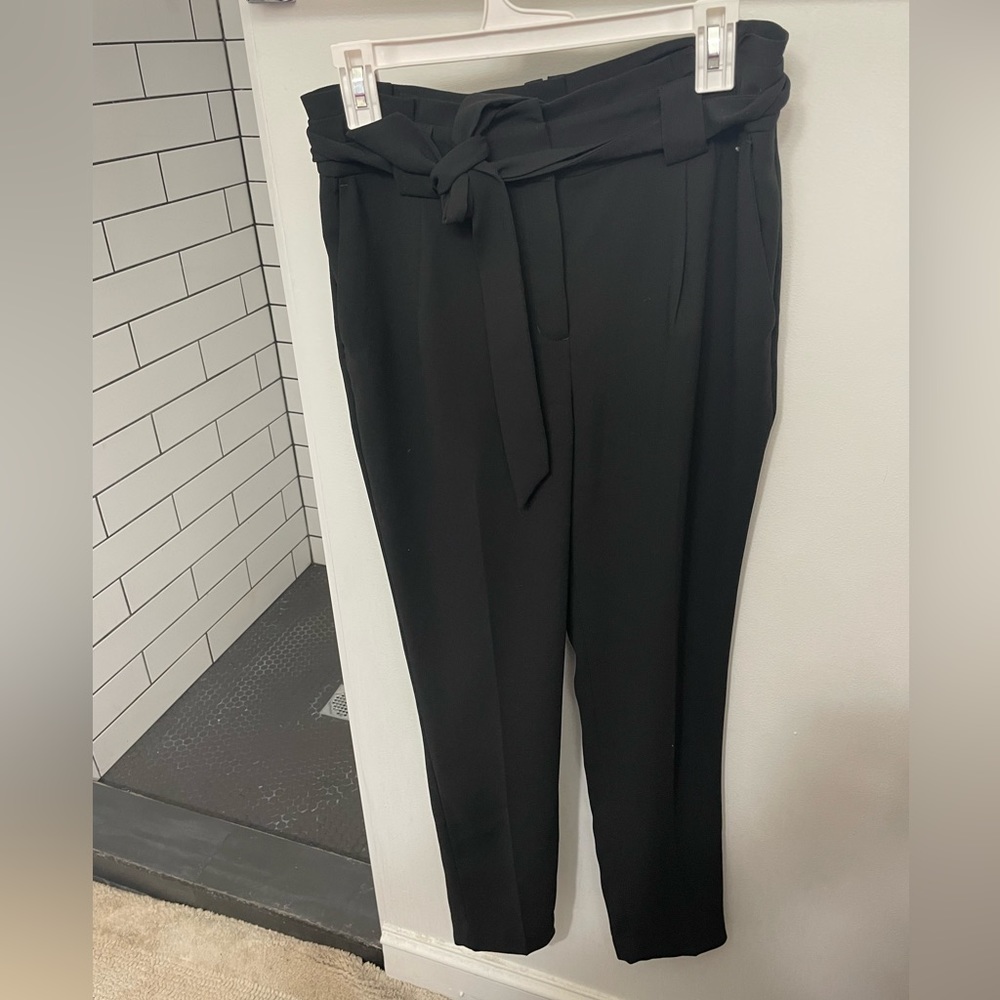 Work trousers. Comfy jogger fit. With tie belt.